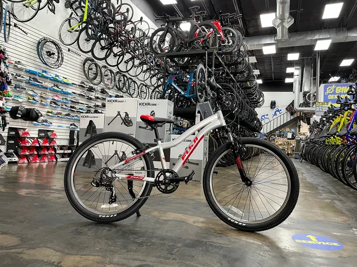 Fuji Dynamite 24″ Sport Shimano Tourney